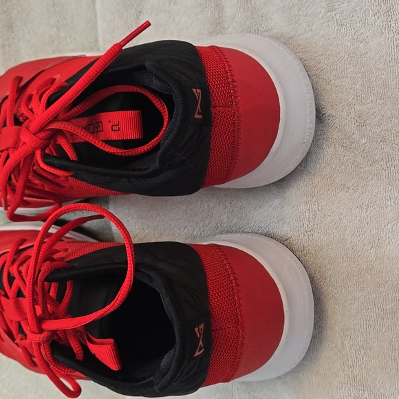 NIKE Paul George Basketball shoes University Red Black EUC * Mens Size 12 - Picture 4 of 6